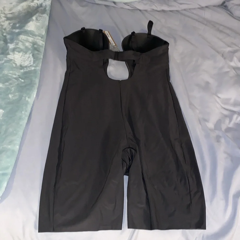 XL SKIMS Deep Plunge Shapewear Mid Thigh Bodysuit in Onyx New With Tags - Picture 9 of 9